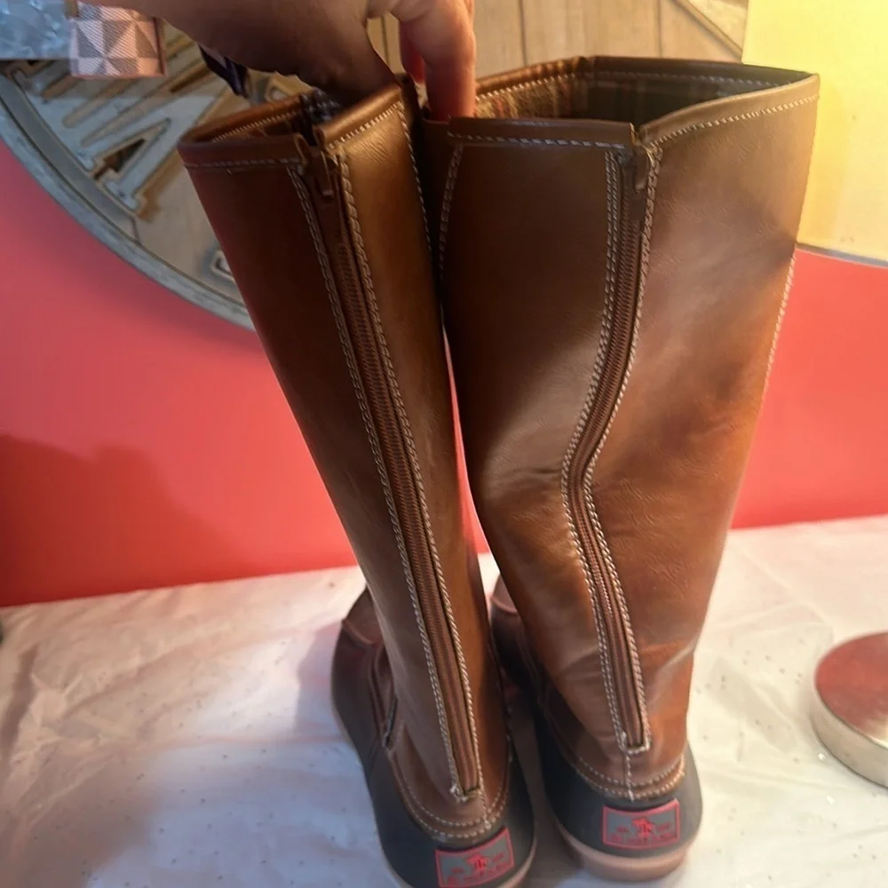 The coral palms rain boots